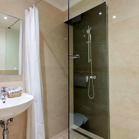 לינה וארוחת בוקר Sunset Split 3*