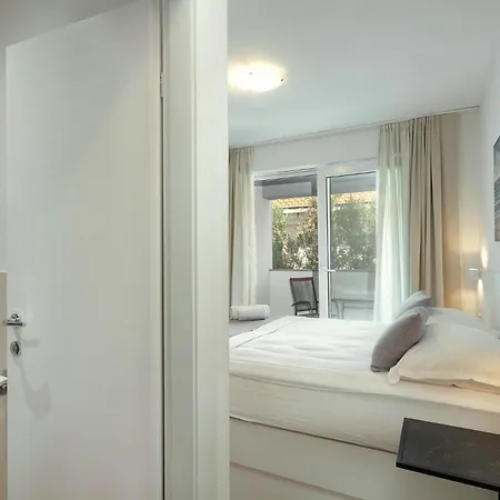 Sunset Split Bed & Breakfast 3*