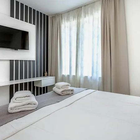 Sunset Split Bed & Breakfast Podstrana