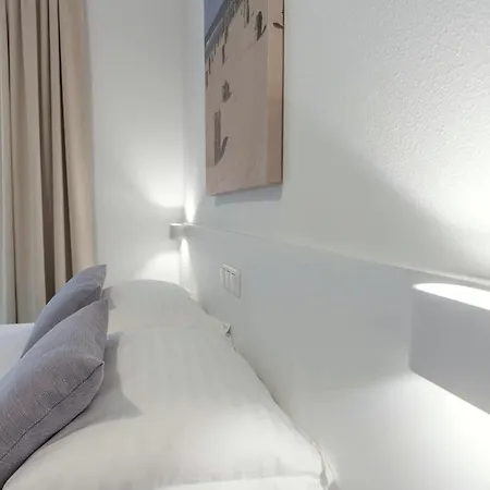 Sunset Split Bed & Breakfast 3*