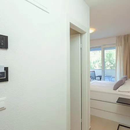 Sunset Split Bed & Breakfast 3*