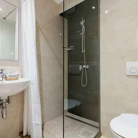 Sunset Split Bed & Breakfast 3*