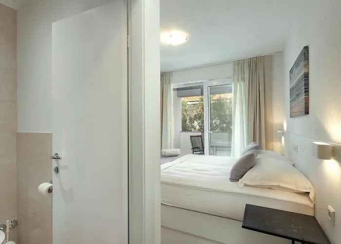 Sunset Split Bed & Breakfast 3*