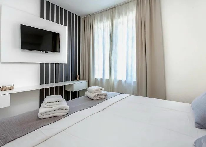 Sunset Split Bed & Breakfast Podstrana