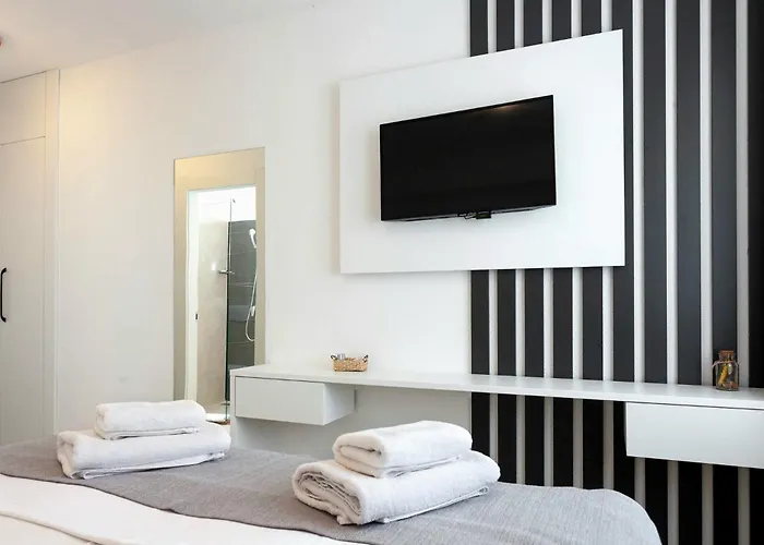 Sunset Split Bed & Breakfast Podstrana