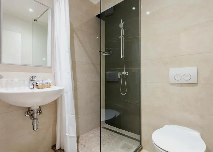 Sunset Split Bed & Breakfast 3*